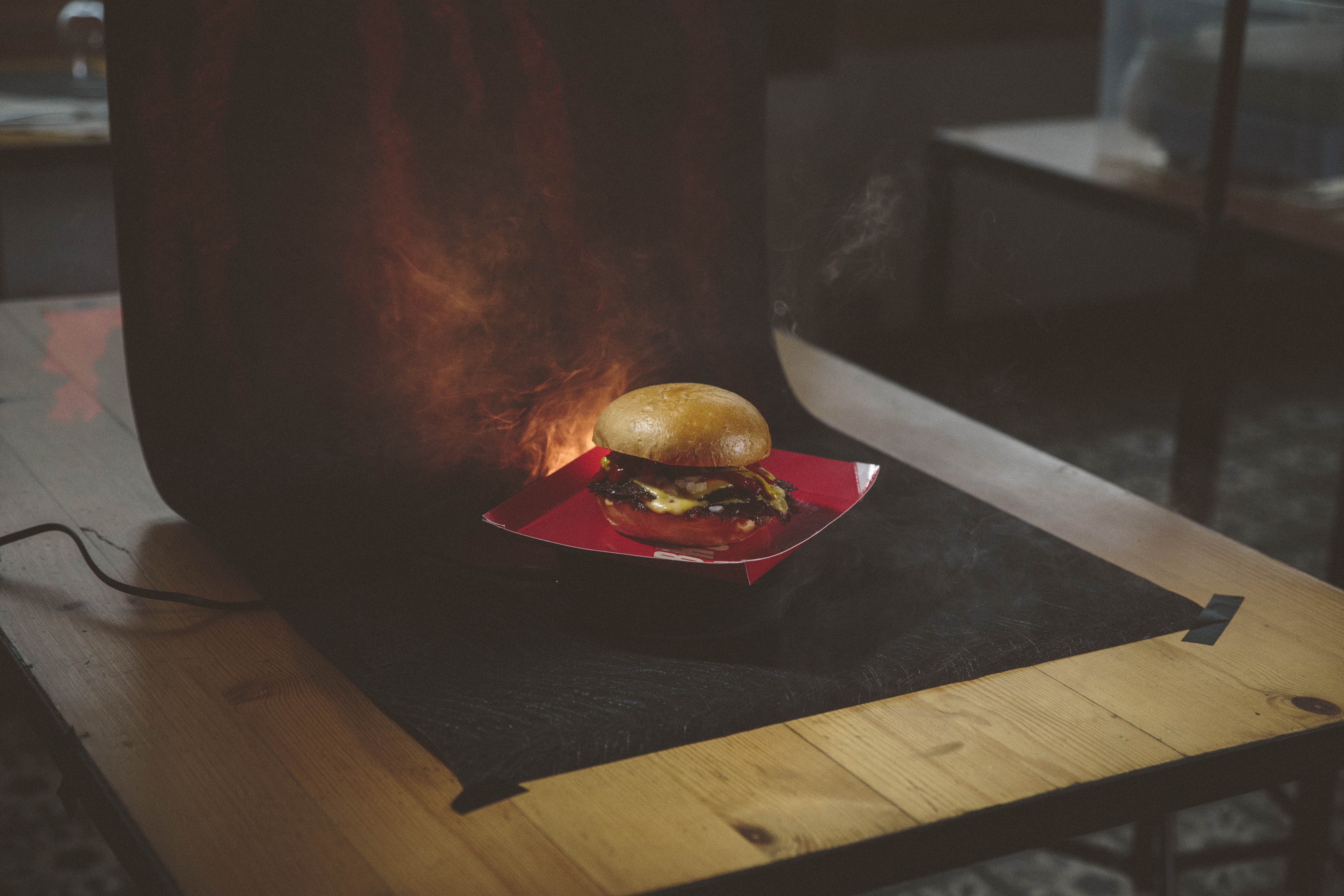 Fotografía de producto de alimentación. Hamburguesa Brutale. Iluminacion del set. Namu Studio